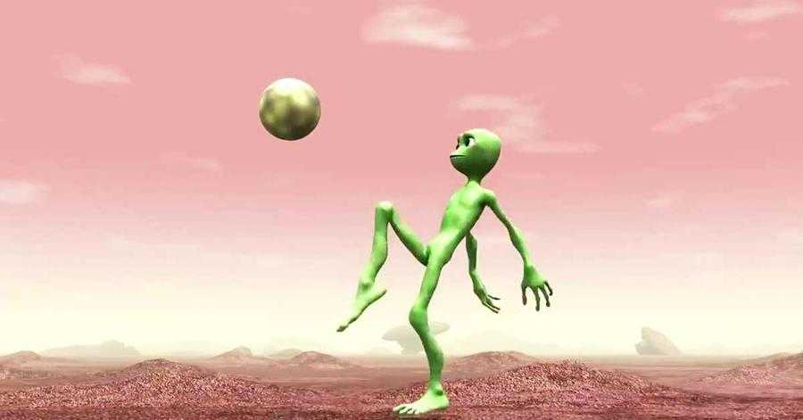Alieno che gioca a calcio👽